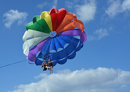 Parasailing in Dubai